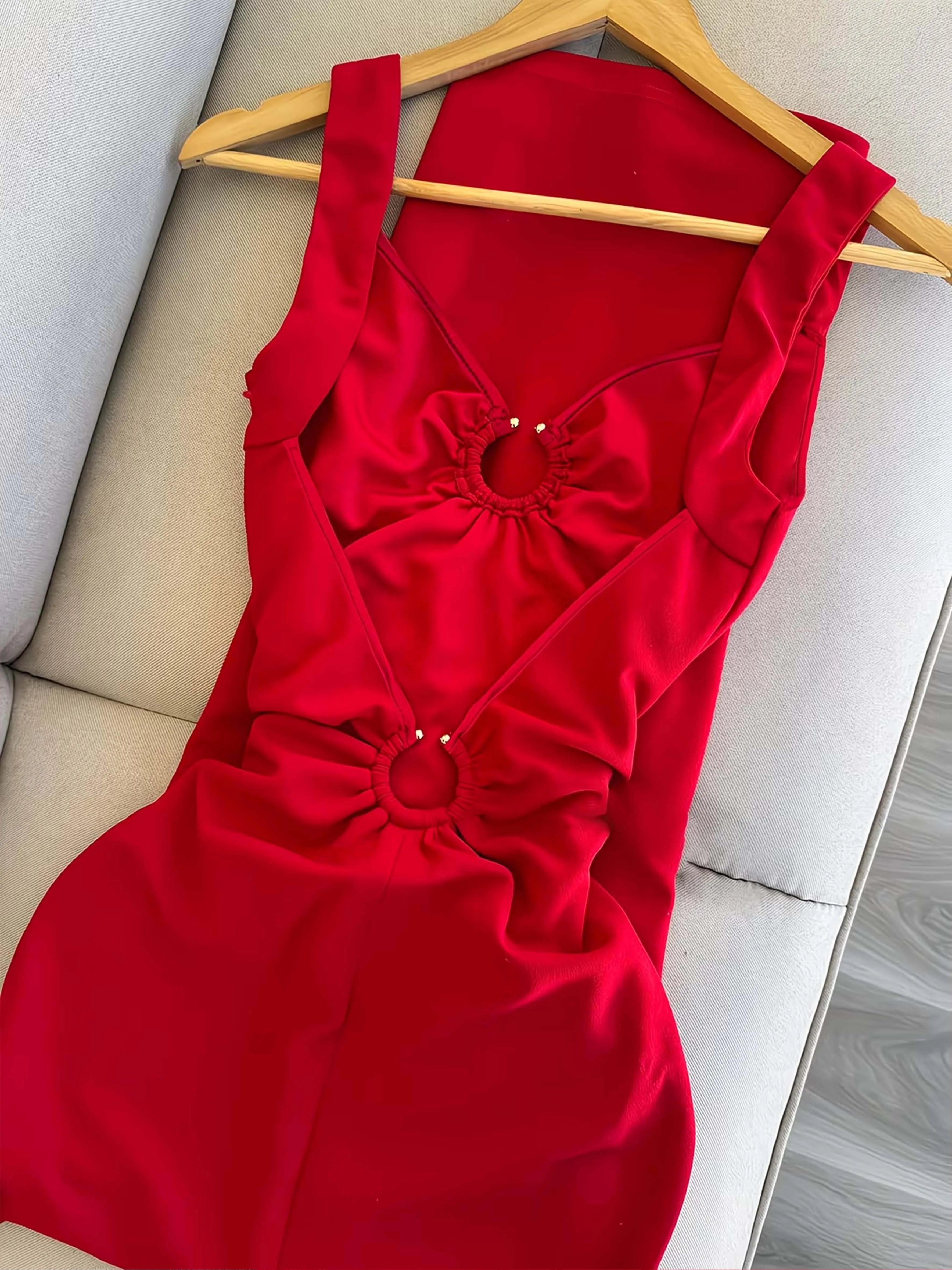 Four-Season Women's Solid Color Dress with Metal Ring Decorations, Sleeveless Waist-Cinched Slit Maxi Dress, Elegant Party Style