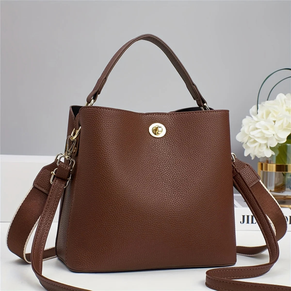 New Women's Handbag Bucket Bag High-end Female Bag Lightweight Crossbody Single Shoulder Bag Twist Lock Small Bucket Bag