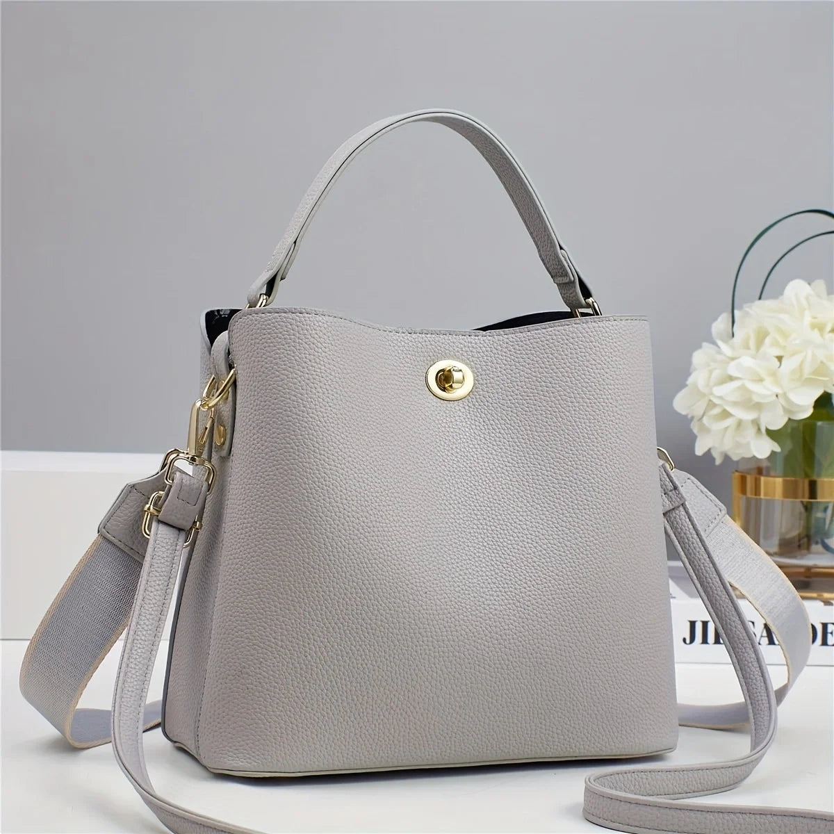 New Women's Handbag Bucket Bag High-end Female Bag Lightweight Crossbody Single Shoulder Bag Twist Lock Small Bucket Bag