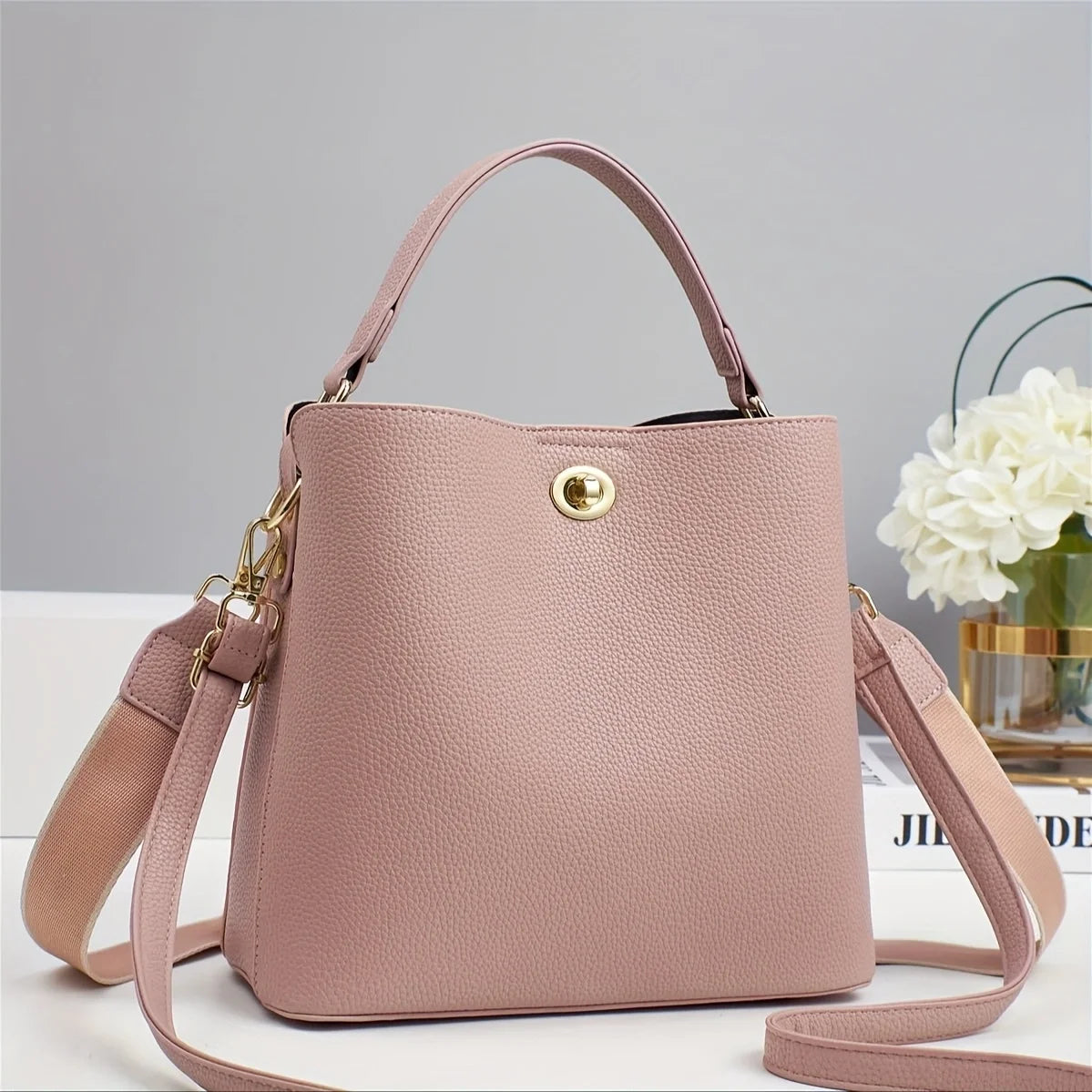 New Women's Handbag Bucket Bag High-end Female Bag Lightweight Crossbody Single Shoulder Bag Twist Lock Small Bucket Bag
