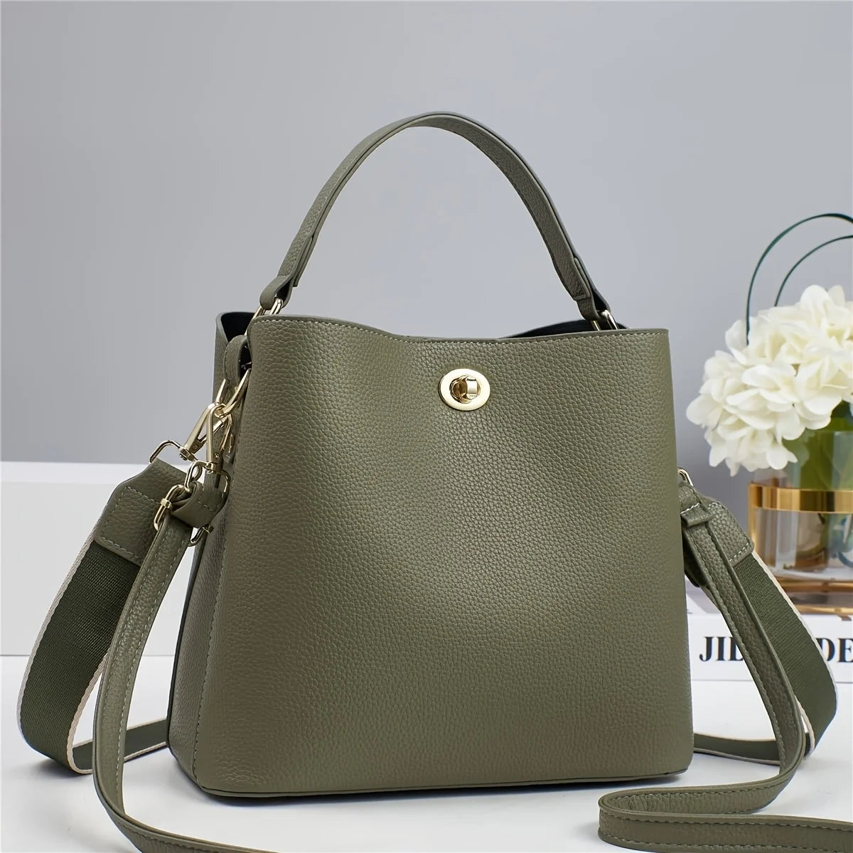 New Women's Handbag Bucket Bag High-end Female Bag Lightweight Crossbody Single Shoulder Bag Twist Lock Small Bucket Bag